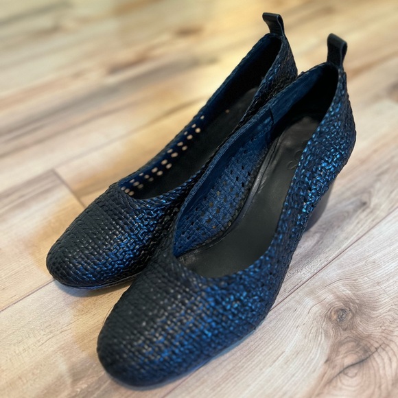 COS Pumps Size 9 - Picture 3 of 5